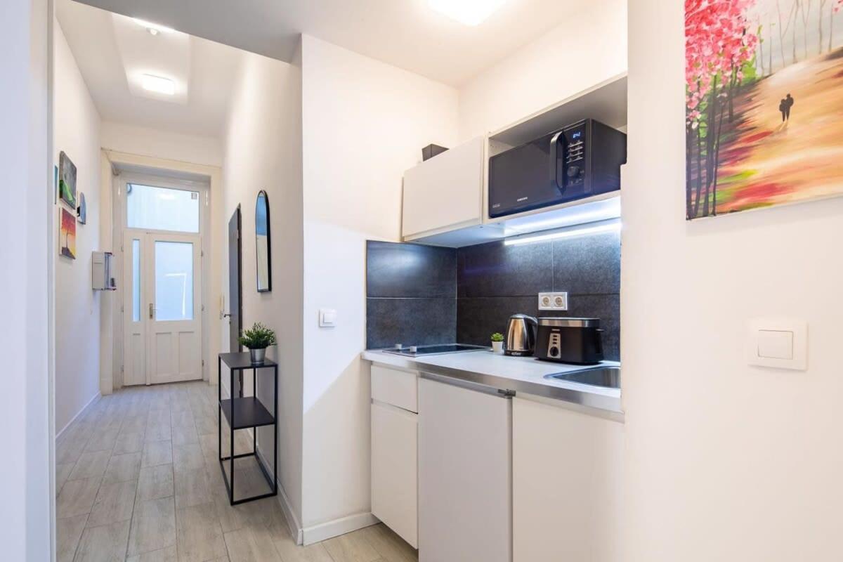 Apartment Centrally Located For Solo Traveller Budapest