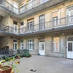 Centrally Located Room For Solo Traveller